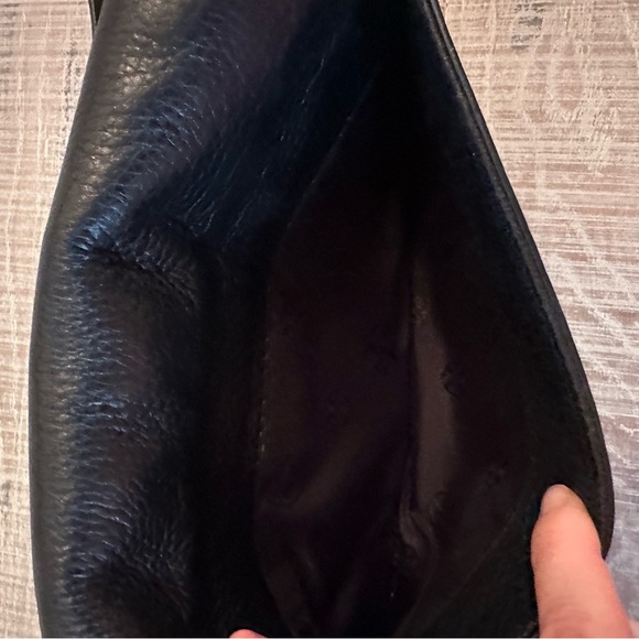 Gently loved Tory Burch Britten Convertible Clutch
Crossbody - Picture 4 of 5